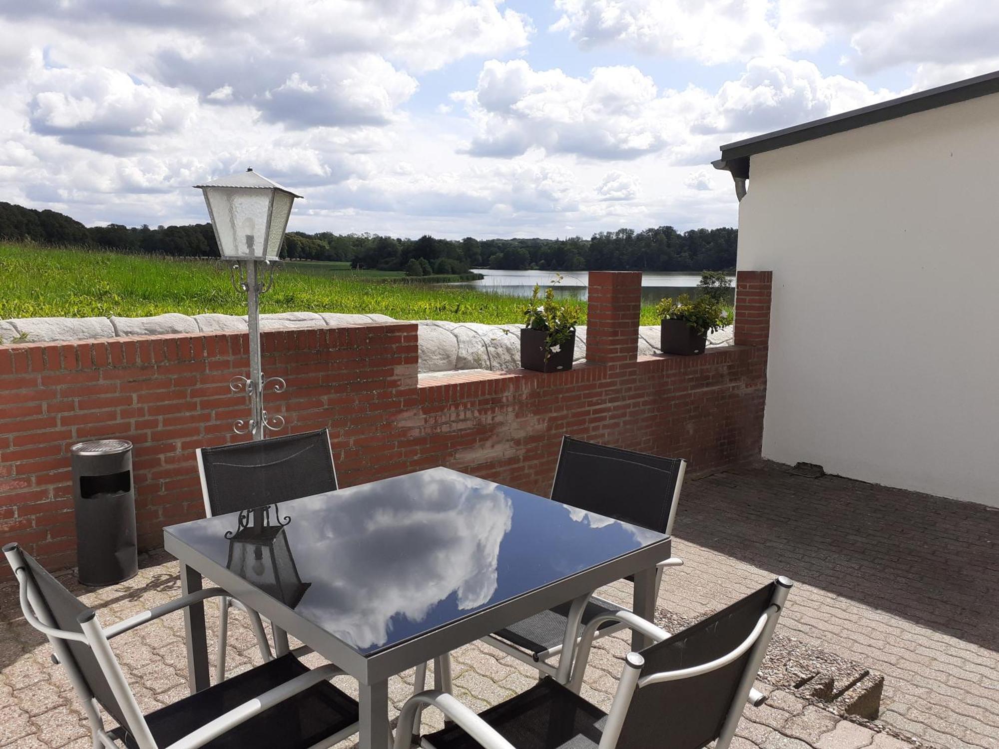 Erdgeschoss-Appartement Mit Seeterasse Ahrensbok الغرفة الصورة